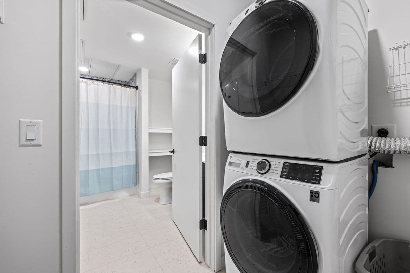 Oshkosh Apartment: 417 Marion Road