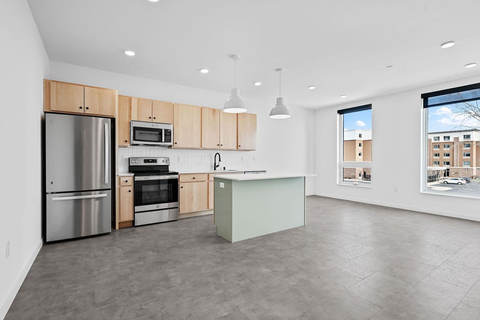 Ashwaubenon Apartment: 686 Mike McCarthy Way