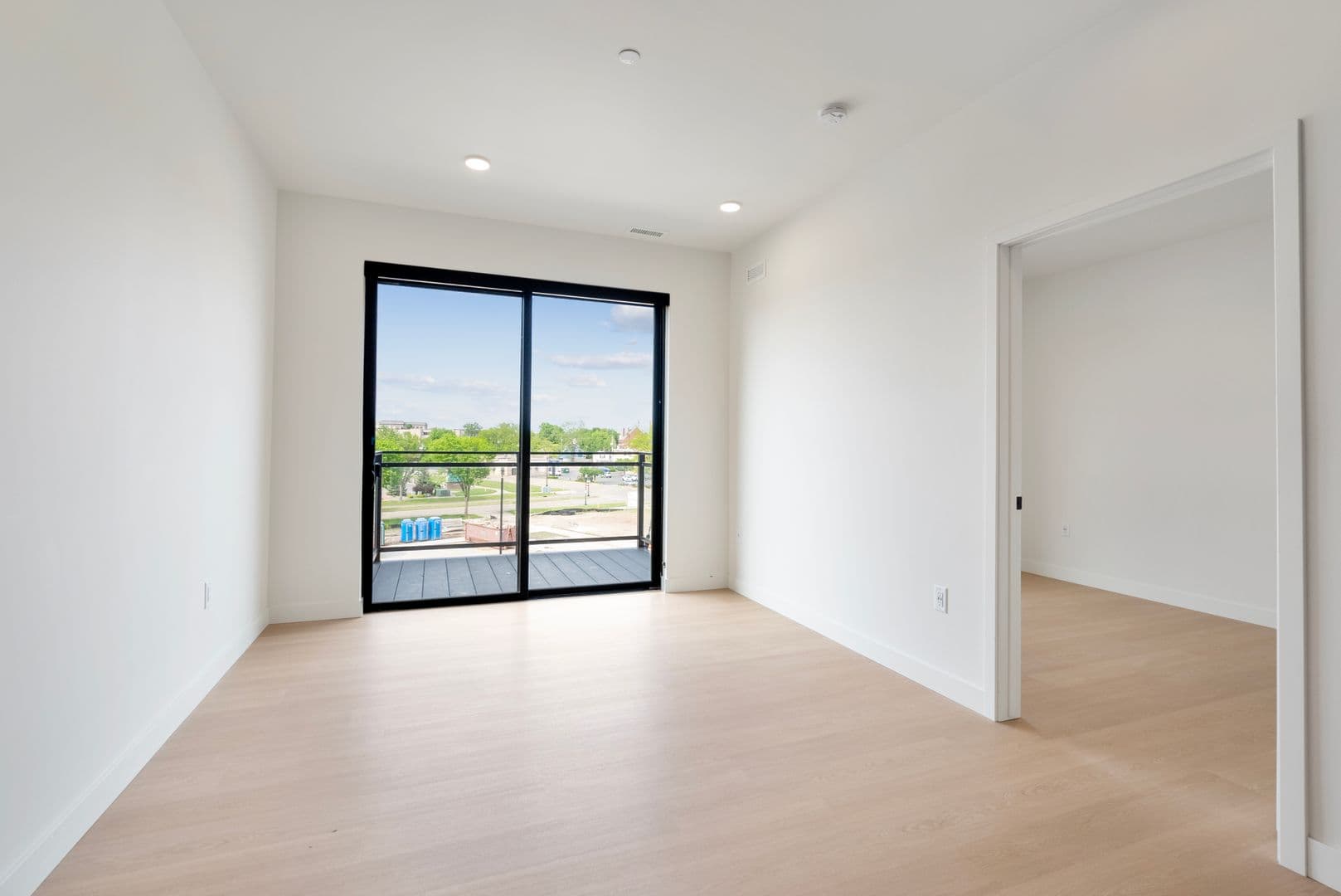 Oshkosh Apartment: 417 Marion Road