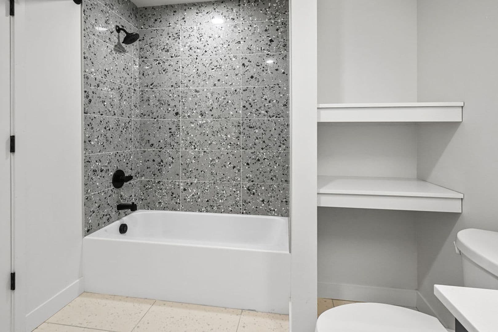Oshkosh Apartment: 417 Marion Road