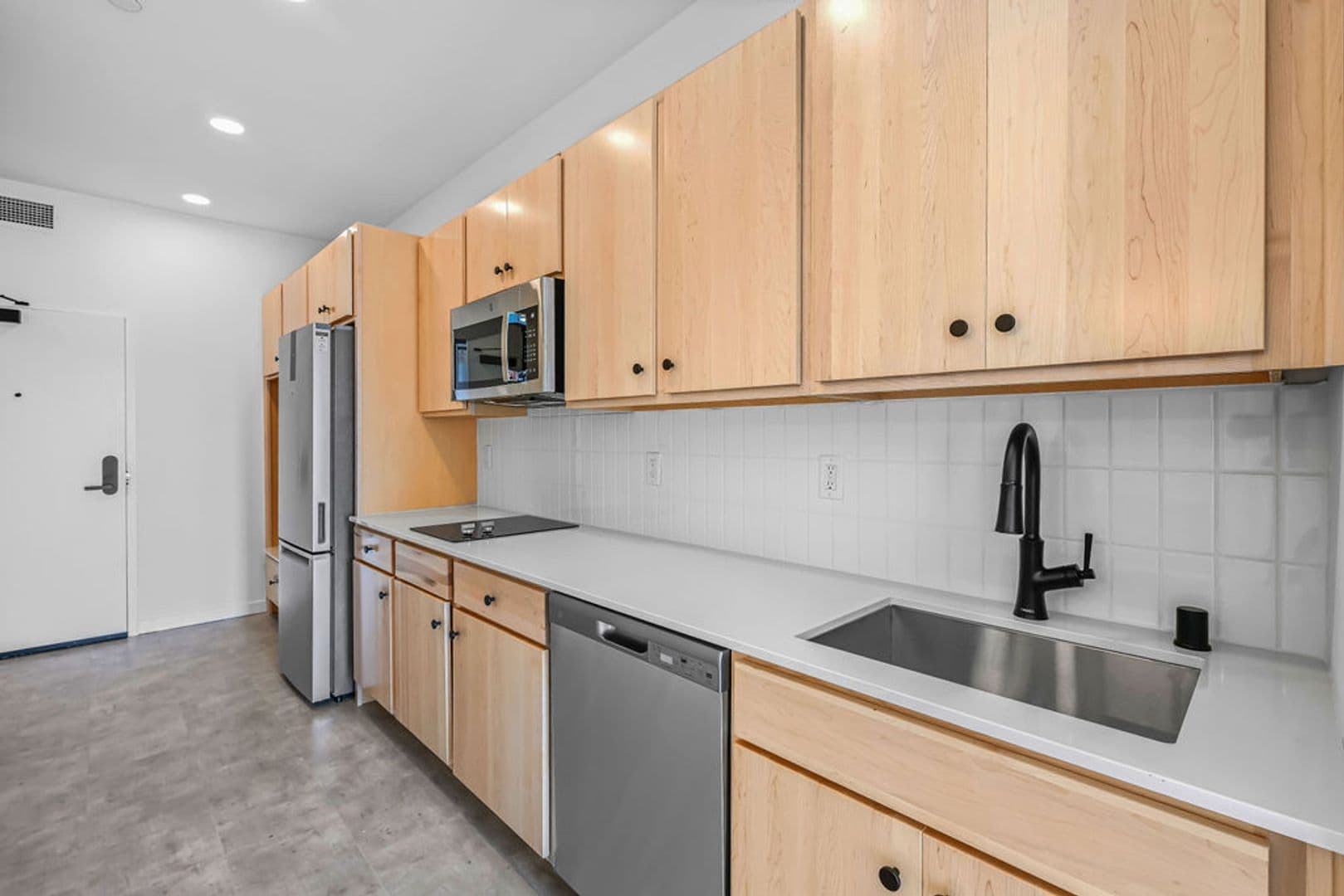 Ashwaubenon Apartment: 686 Mike McCarthy Way