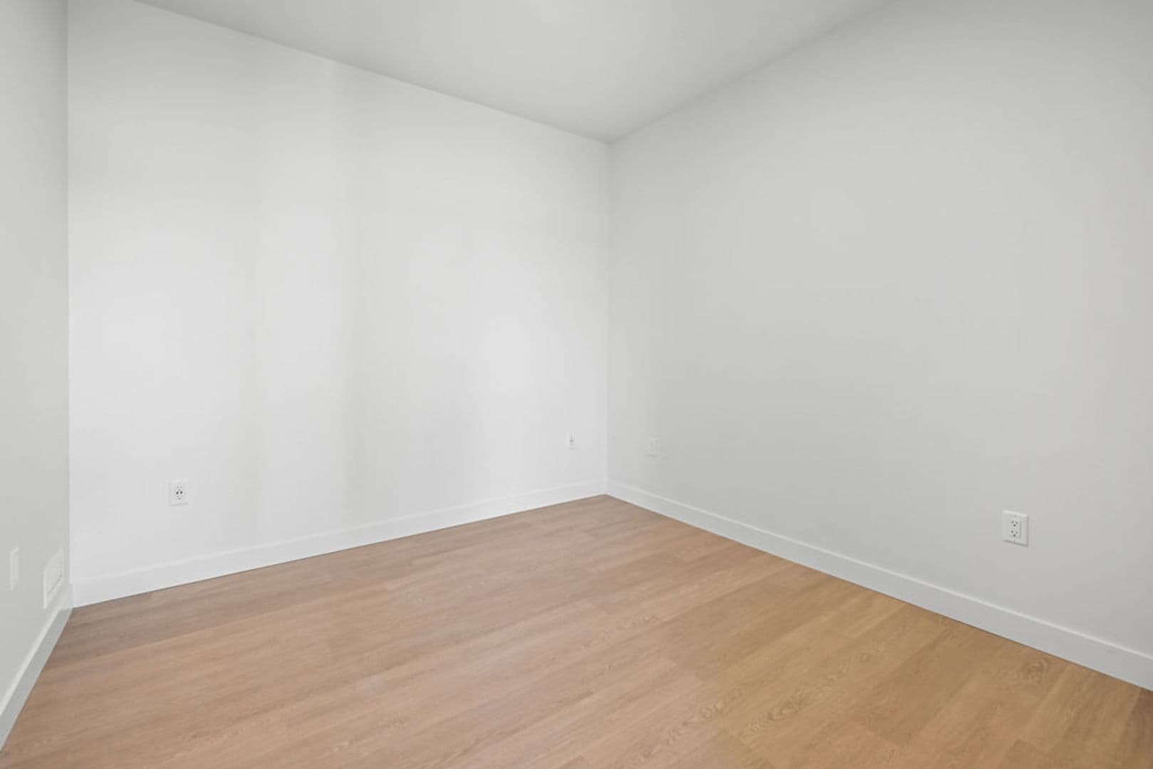 Oshkosh Apartment: 417 Marion Road