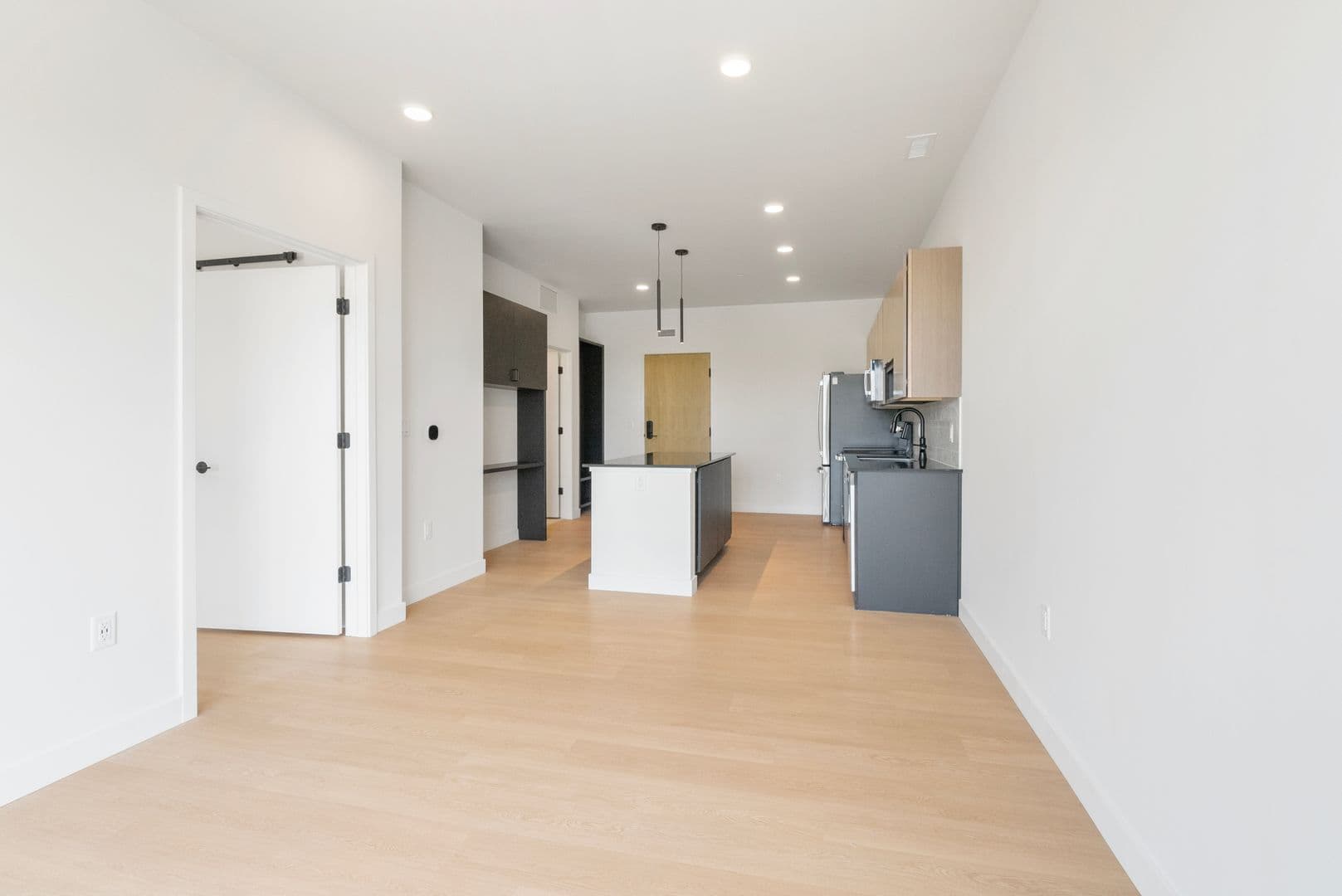Oshkosh Apartment: 417 Marion Road