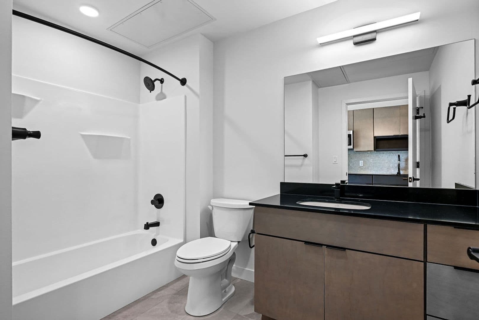 Oshkosh Apartment: 417 Marion Road