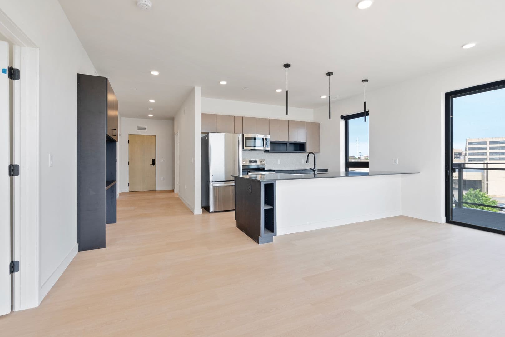 Oshkosh Apartment: 417 Marion Road