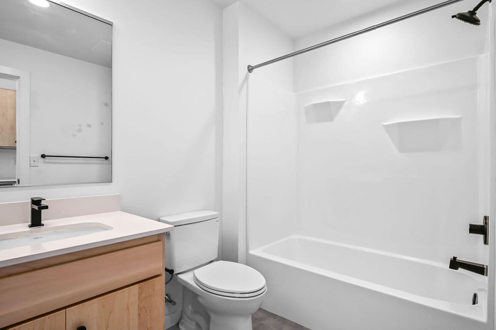 Ashwaubenon Apartment: 686 Mike McCarthy Way