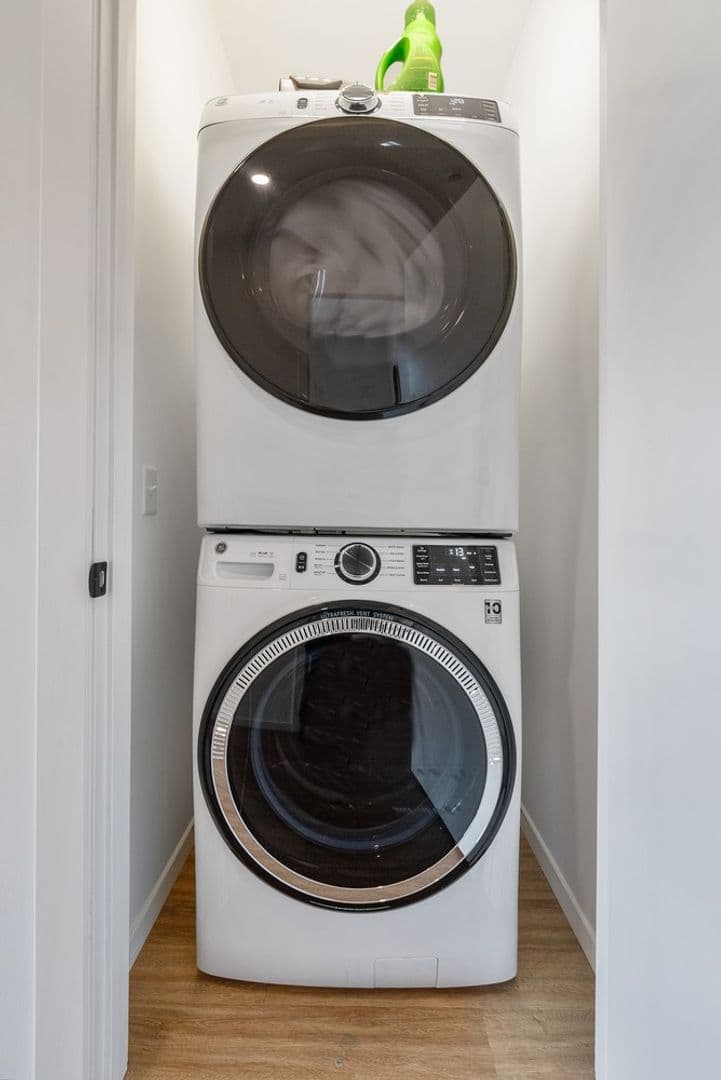 Eau Claire Apartment: 100 N Farwell Street