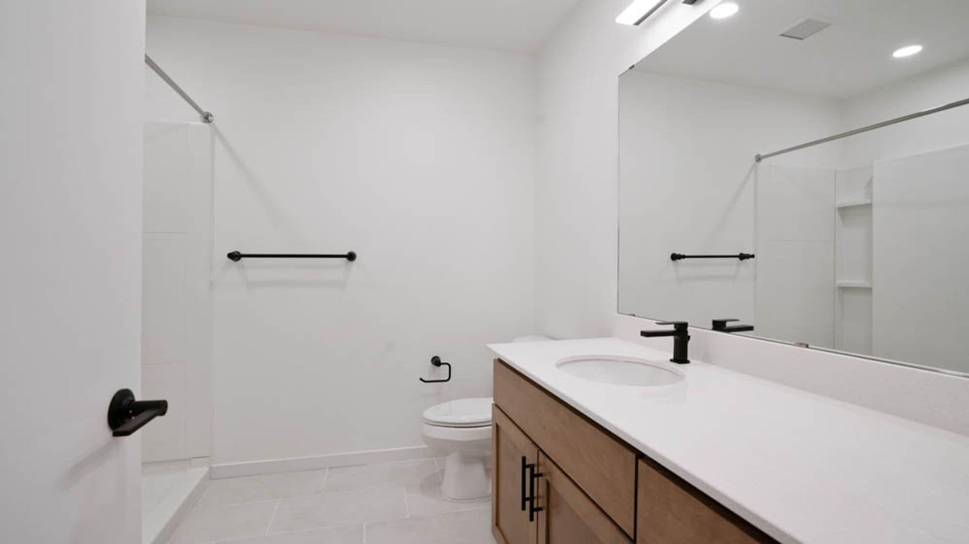 Eau Claire Apartment: 100 N Farwell Street
