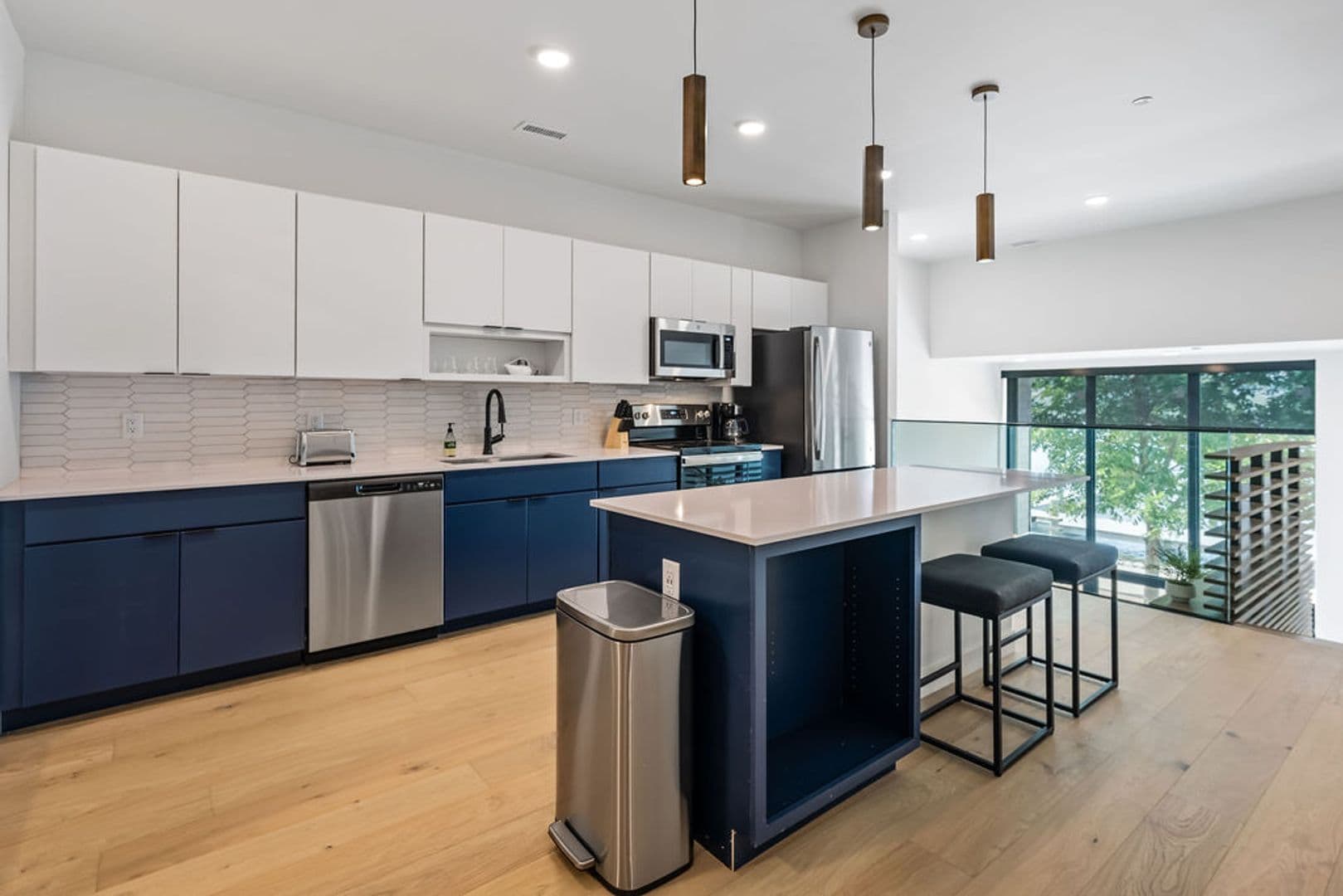 Oshkosh Apartment: 417 Marion Road