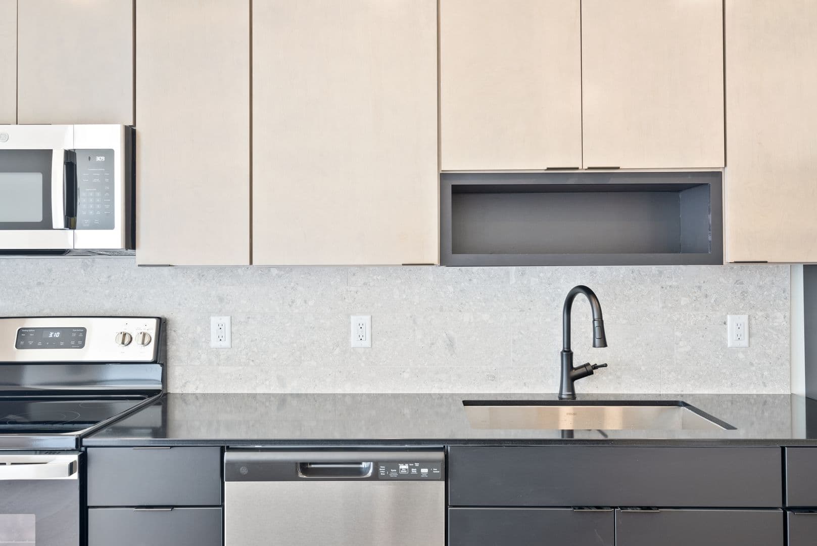 Oshkosh Apartment: 417 Marion Road