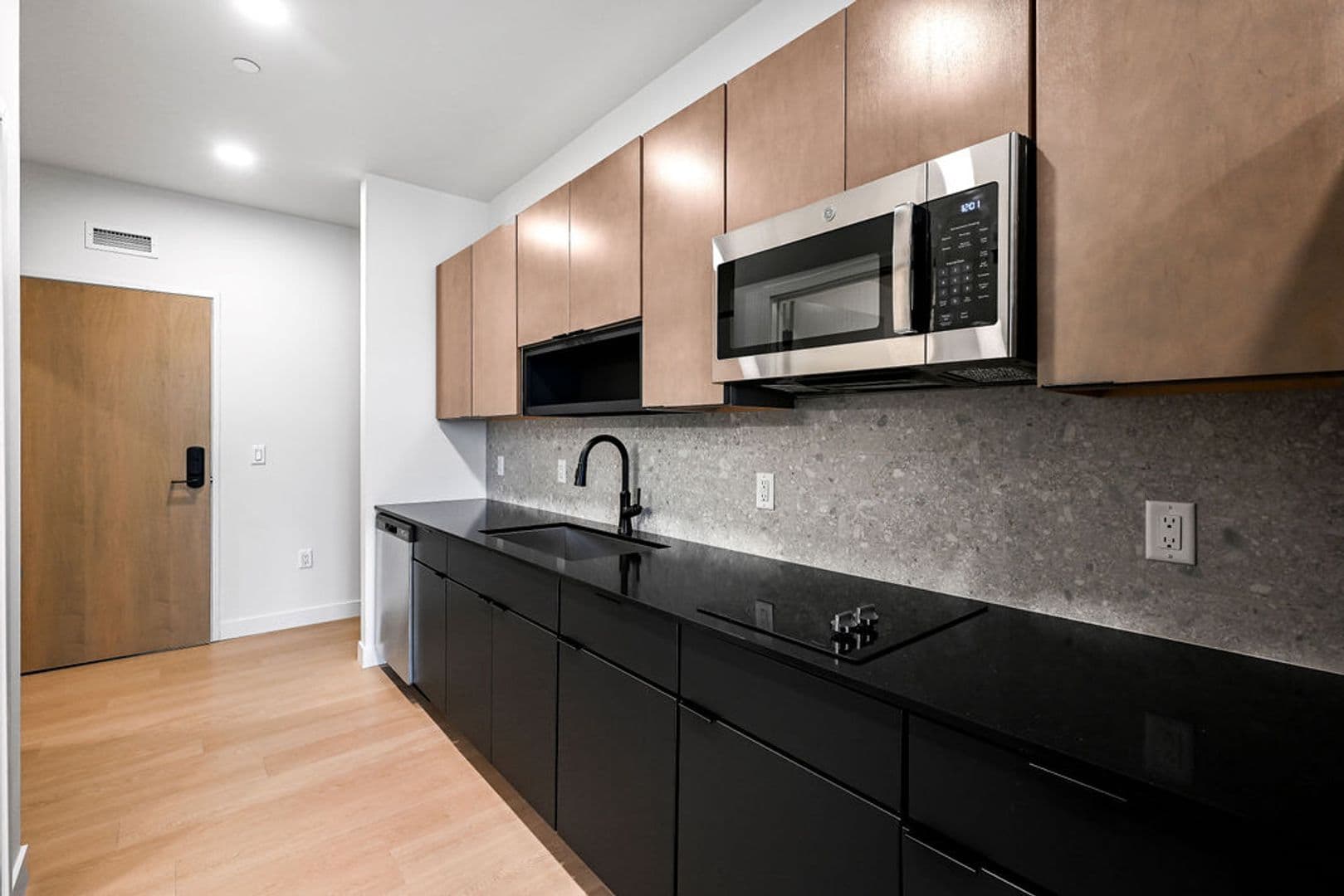 Oshkosh Apartment: 417 Marion Road