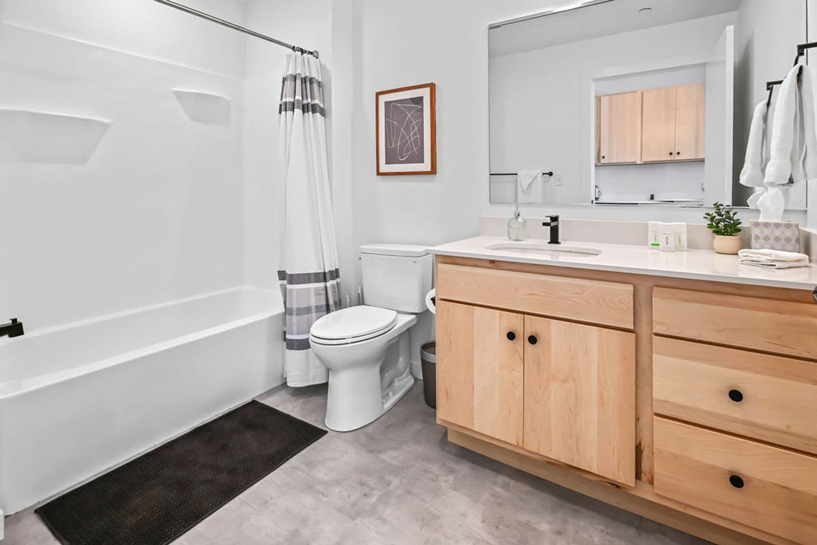 Ashwaubenon Apartment: 686 Mike McCarthy Way