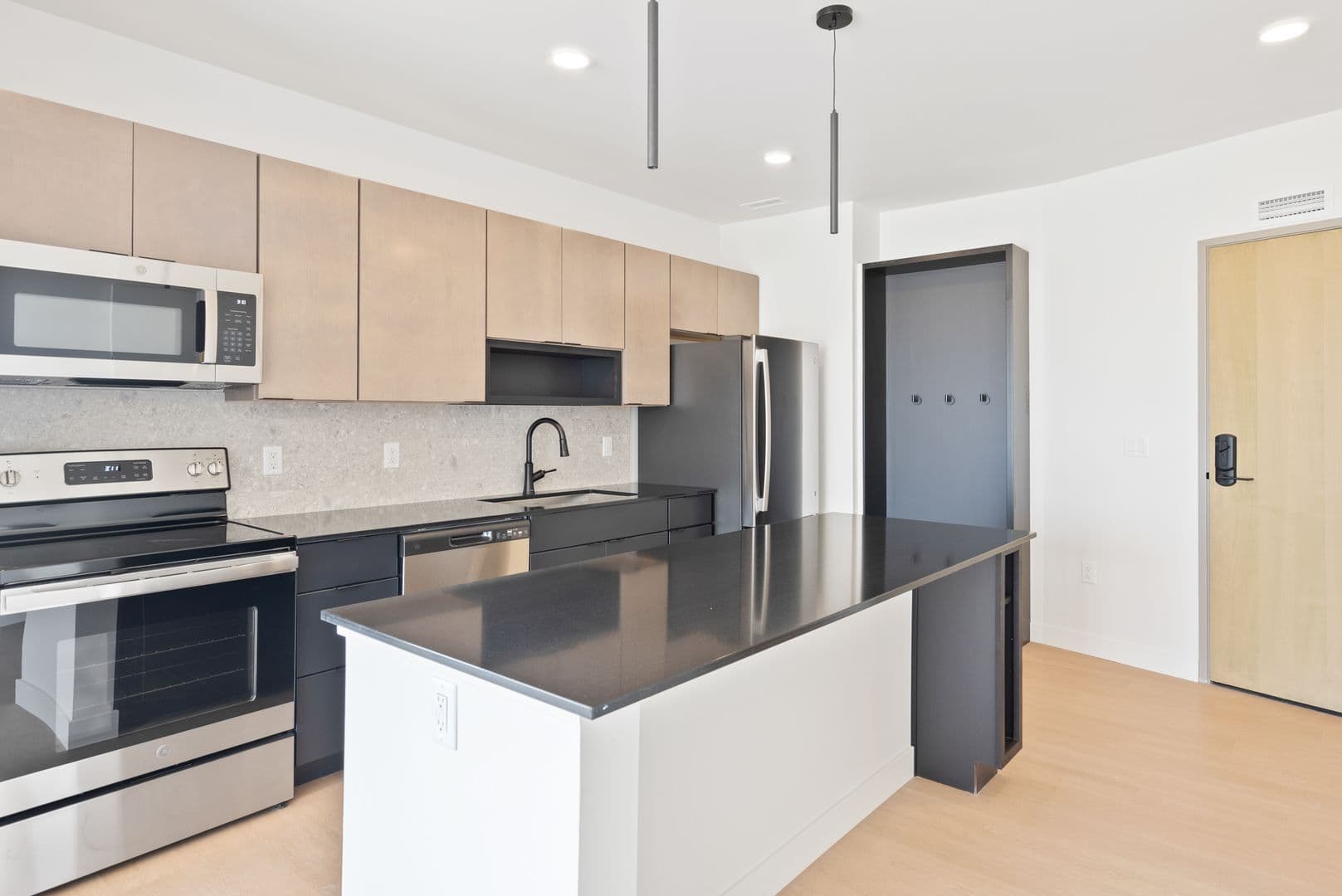 Oshkosh Apartment: 417 Marion Road