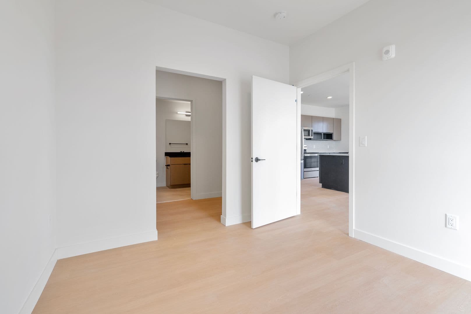 Oshkosh Apartment: 417 Marion Road