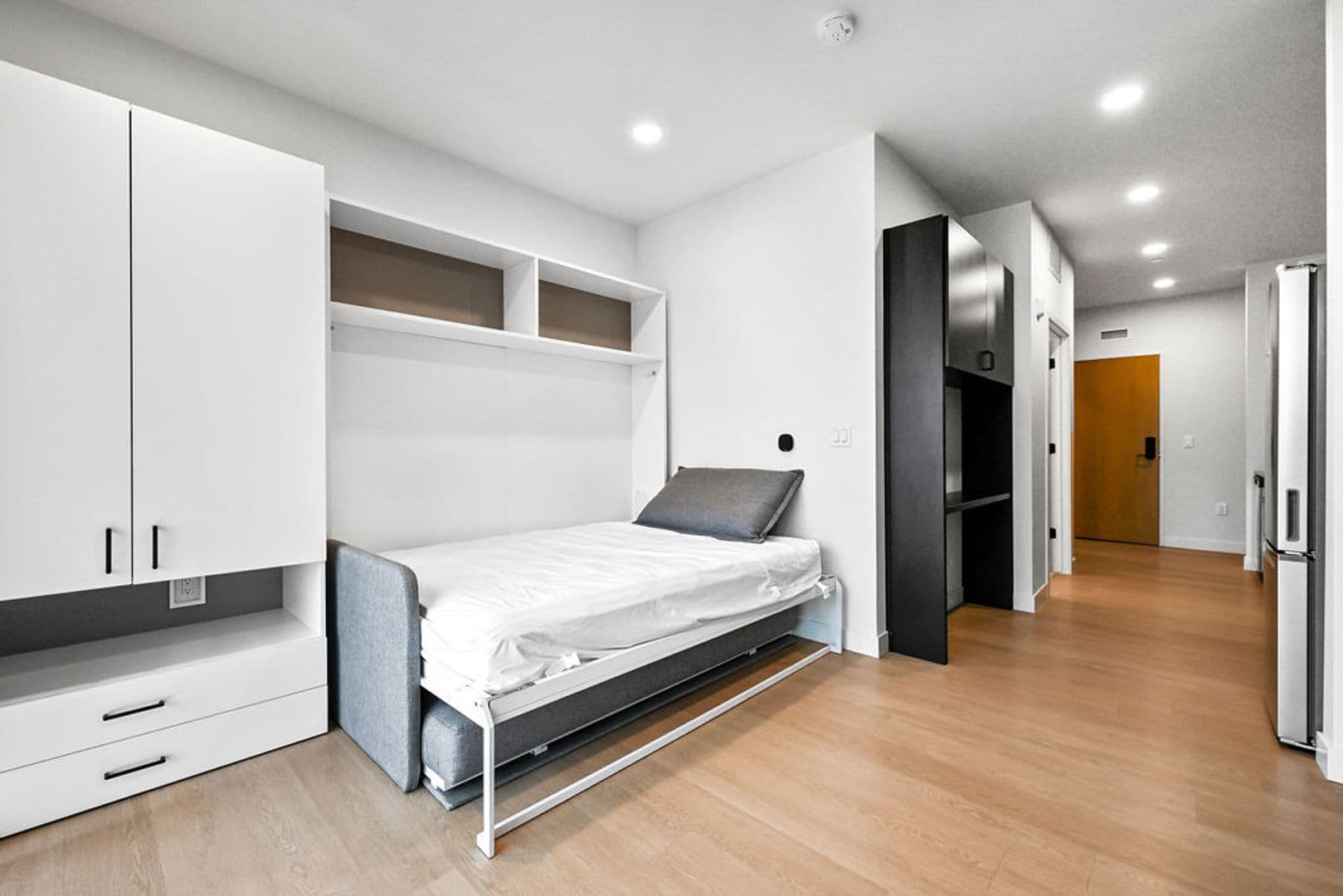 Oshkosh Apartment: 417 Marion Road
