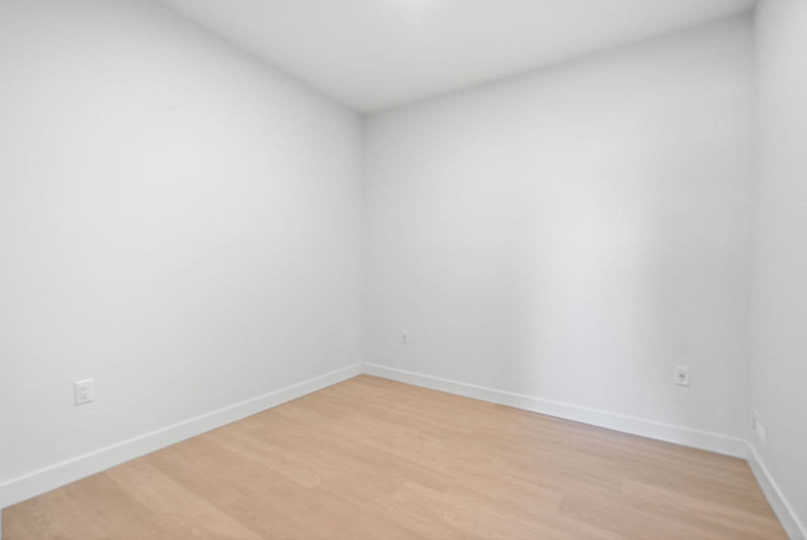 Oshkosh Apartment: 417 Marion Road