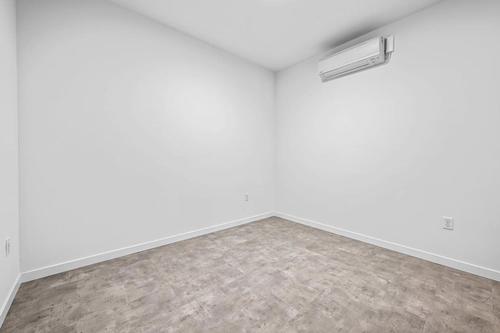 Ashwaubenon Apartment: 686 Mike McCarthy Way
