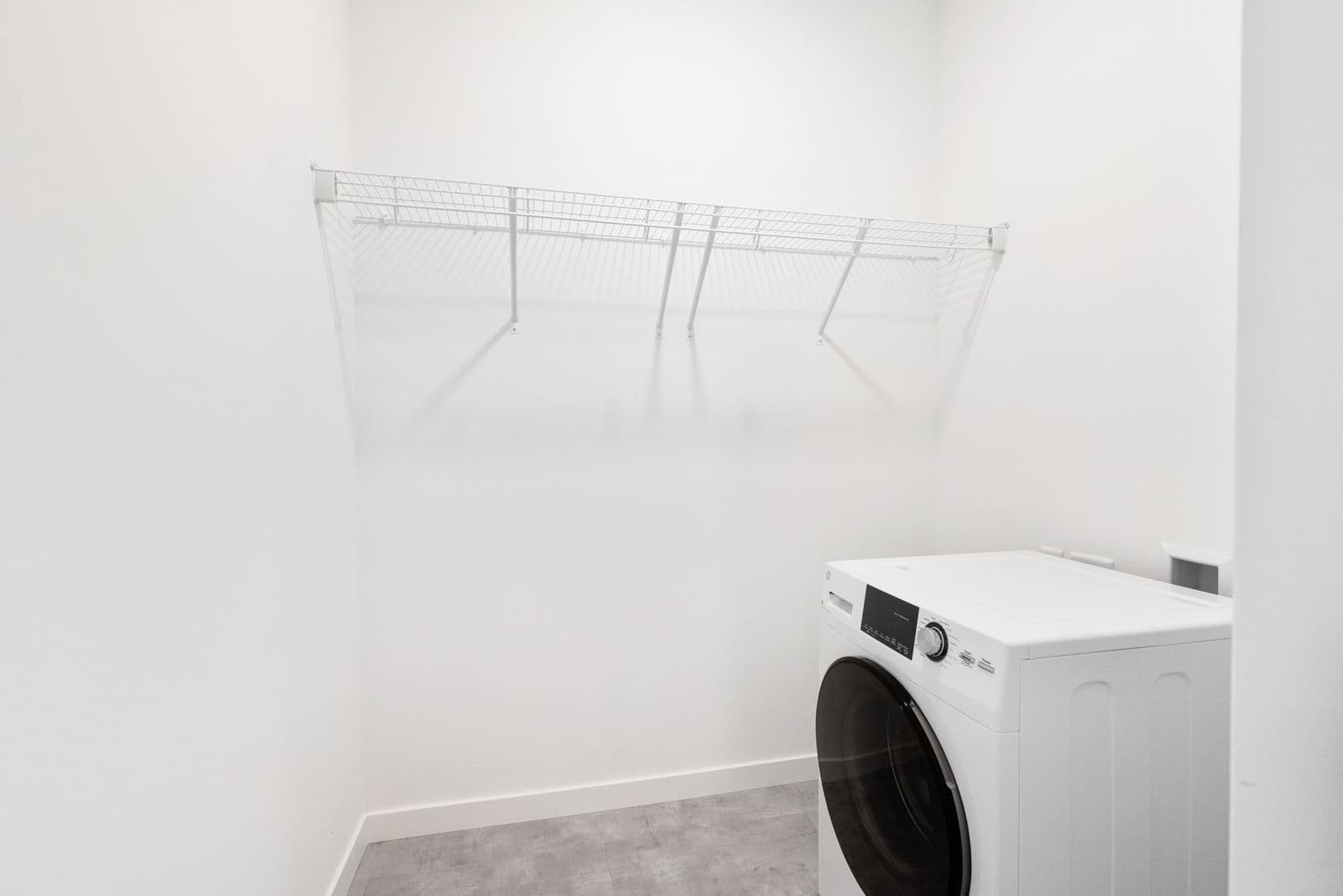 Ashwaubenon Apartment: 686 Mike McCarthy Way