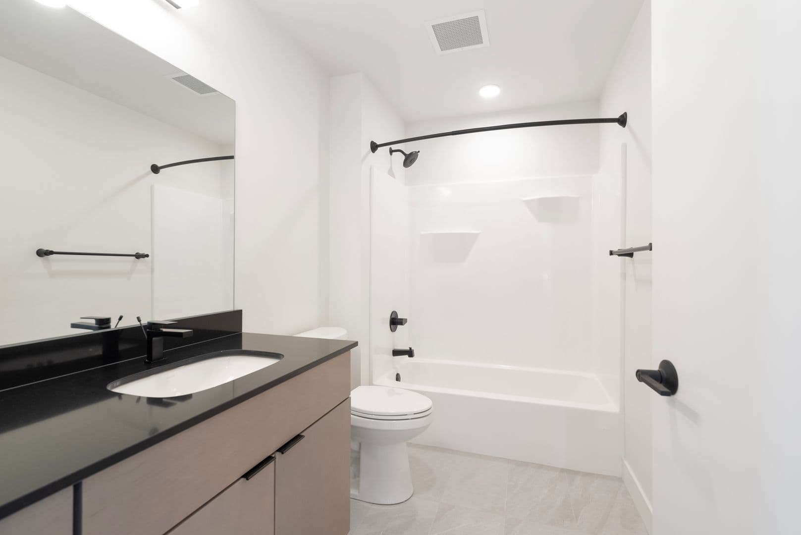 Oshkosh Apartment: 417 Marion Road