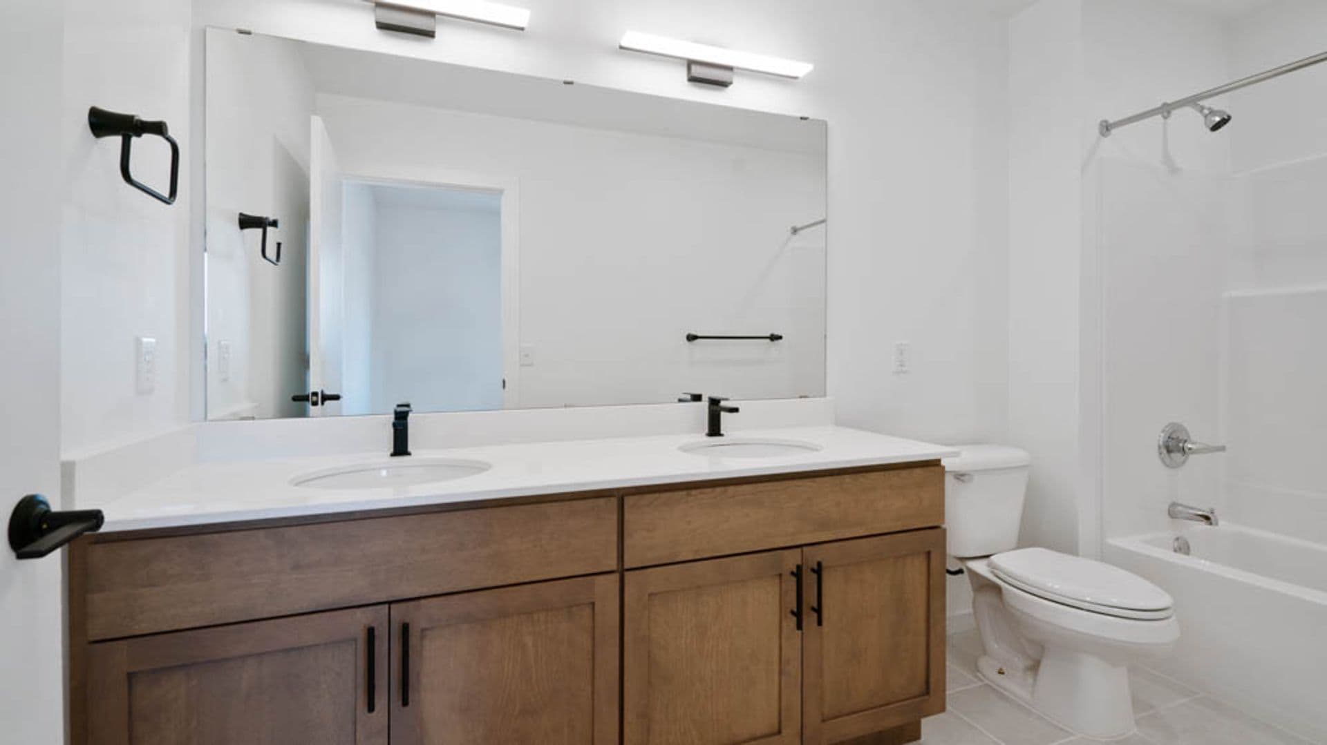 Eau Claire Apartment: 100 N Farwell Street