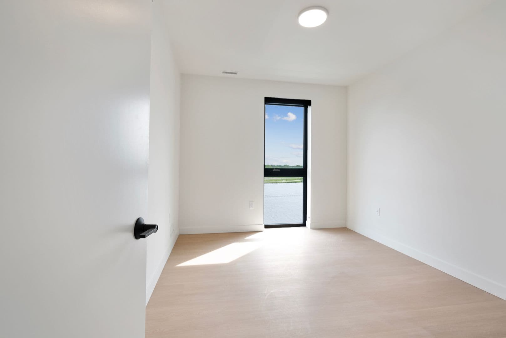 Oshkosh Apartment: 417 Marion Road