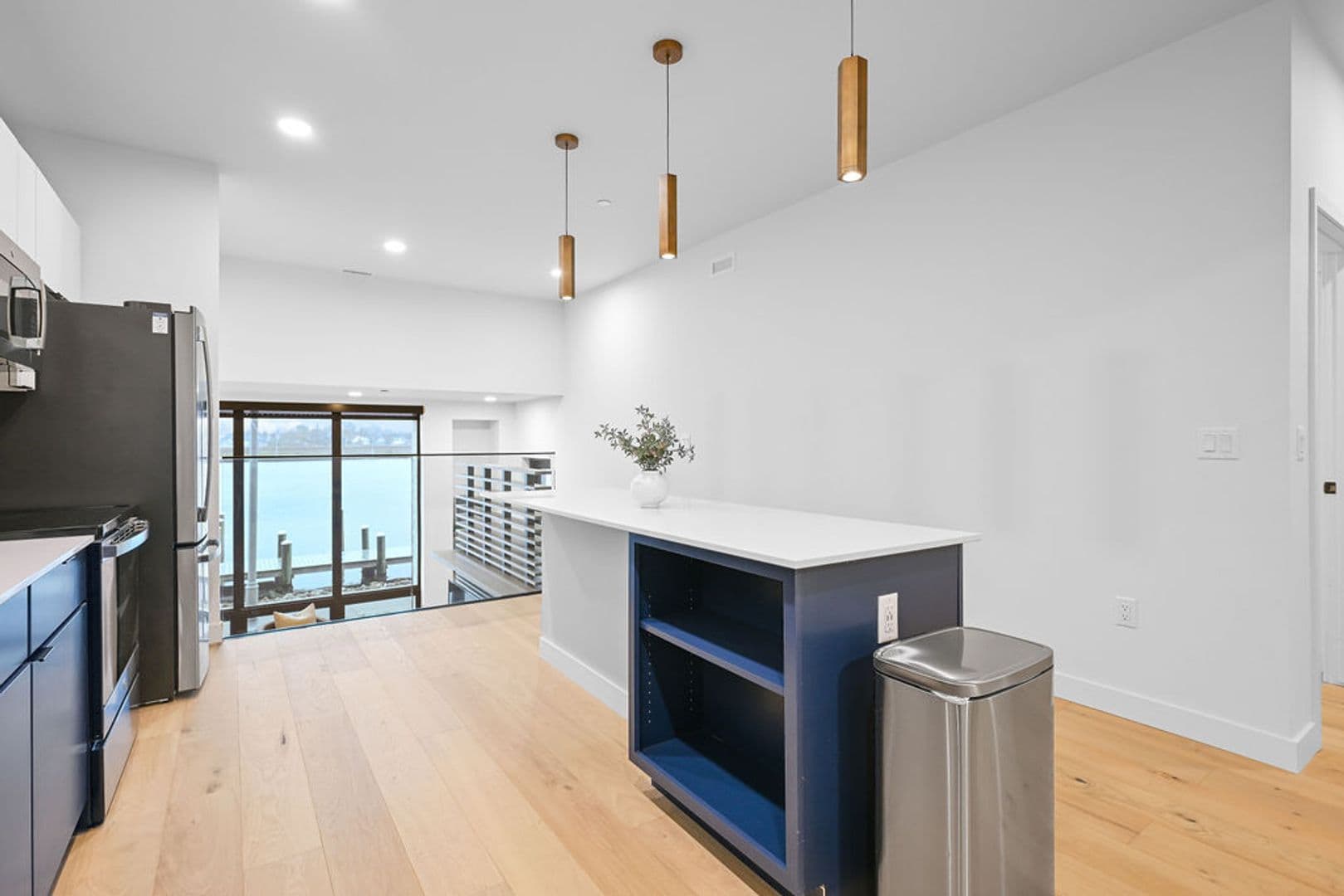 Oshkosh Apartment: 417 Marion Road