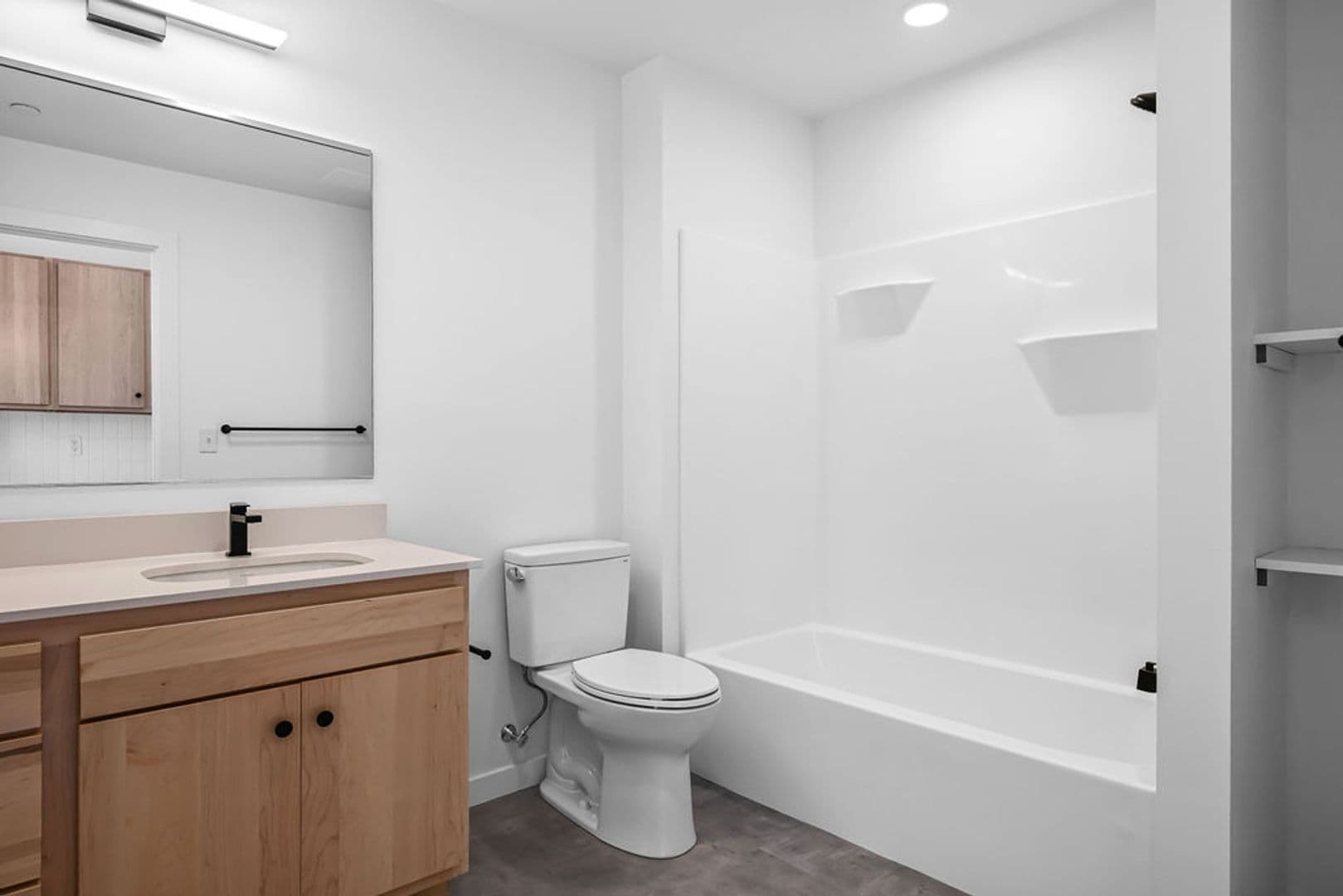 Ashwaubenon Apartment: 686 Mike McCarthy Way