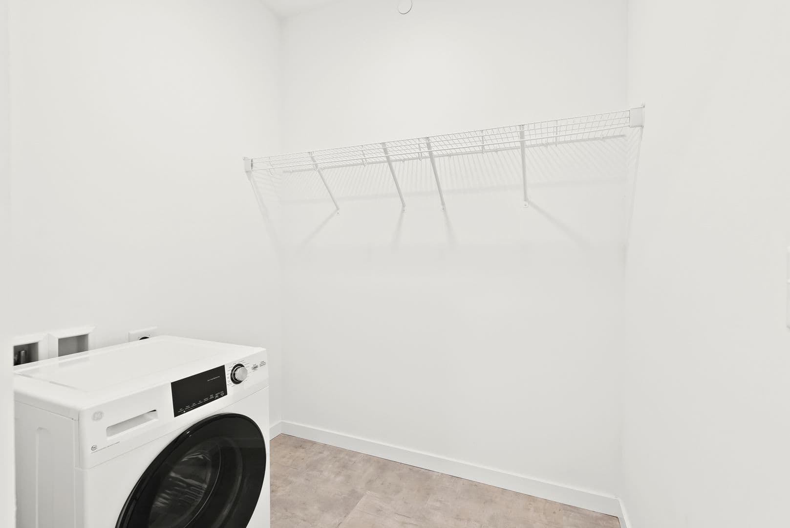 Ashwaubenon Apartment: 686 Mike McCarthy Way