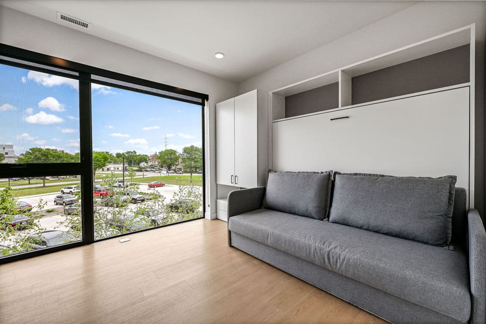 Oshkosh Apartment: 417 Marion Road