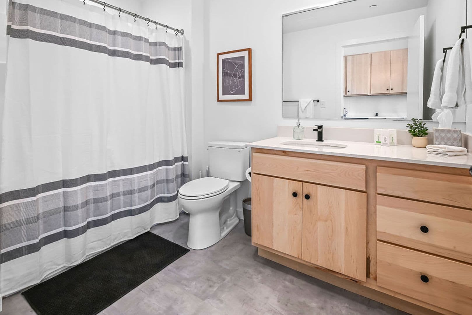 Ashwaubenon Apartment: 686 Mike McCarthy Way