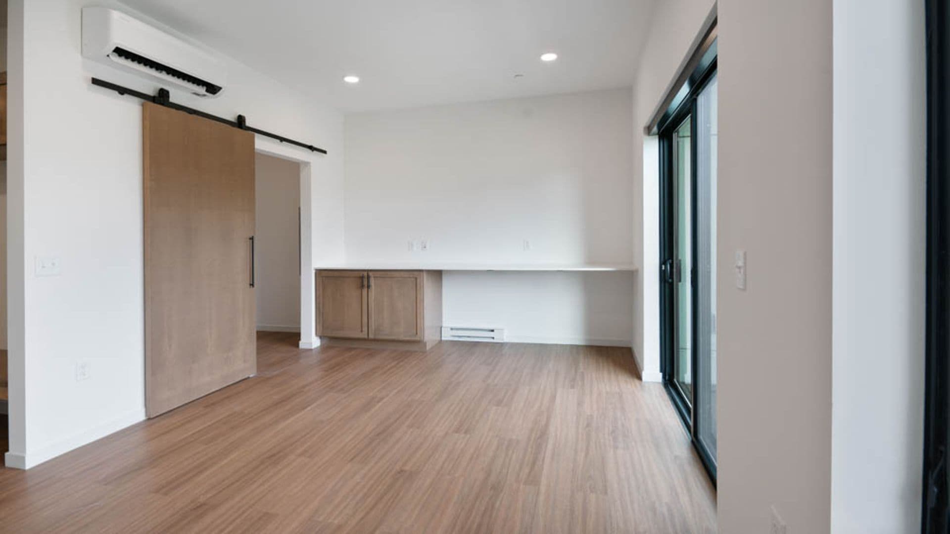 Eau Claire Apartment: 100 N Farwell Street
