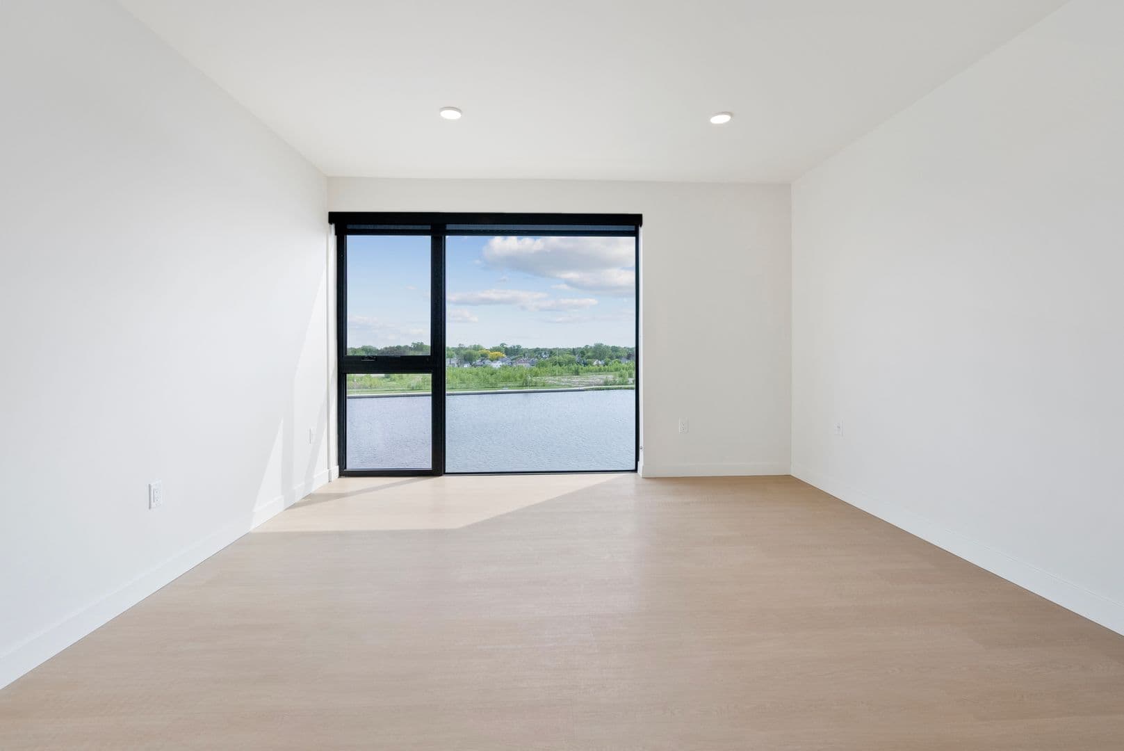 Oshkosh Apartment: 417 Marion Road