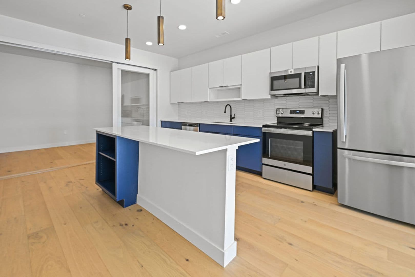 Oshkosh Apartment: 417 Marion Road