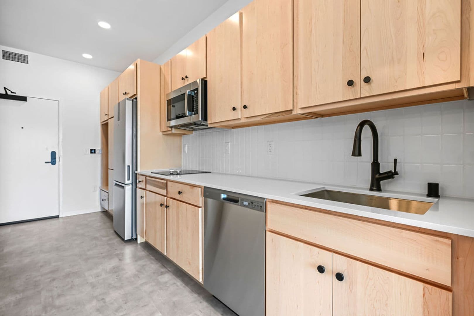 Ashwaubenon Apartment: 686 Mike McCarthy Way