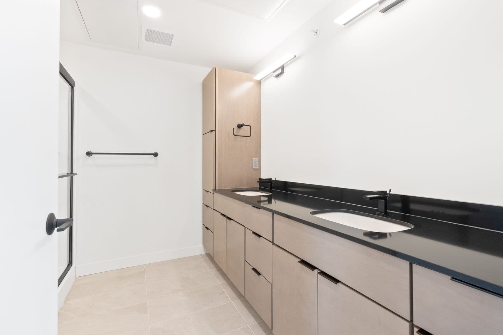 Oshkosh Apartment: 417 Marion Road