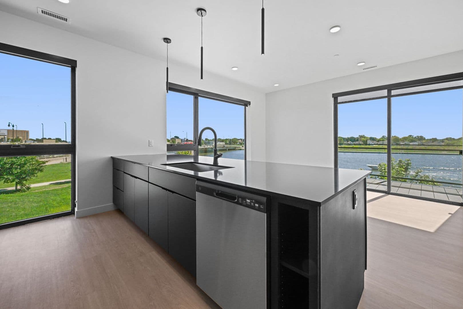 Oshkosh Apartment: 417 Marion Road