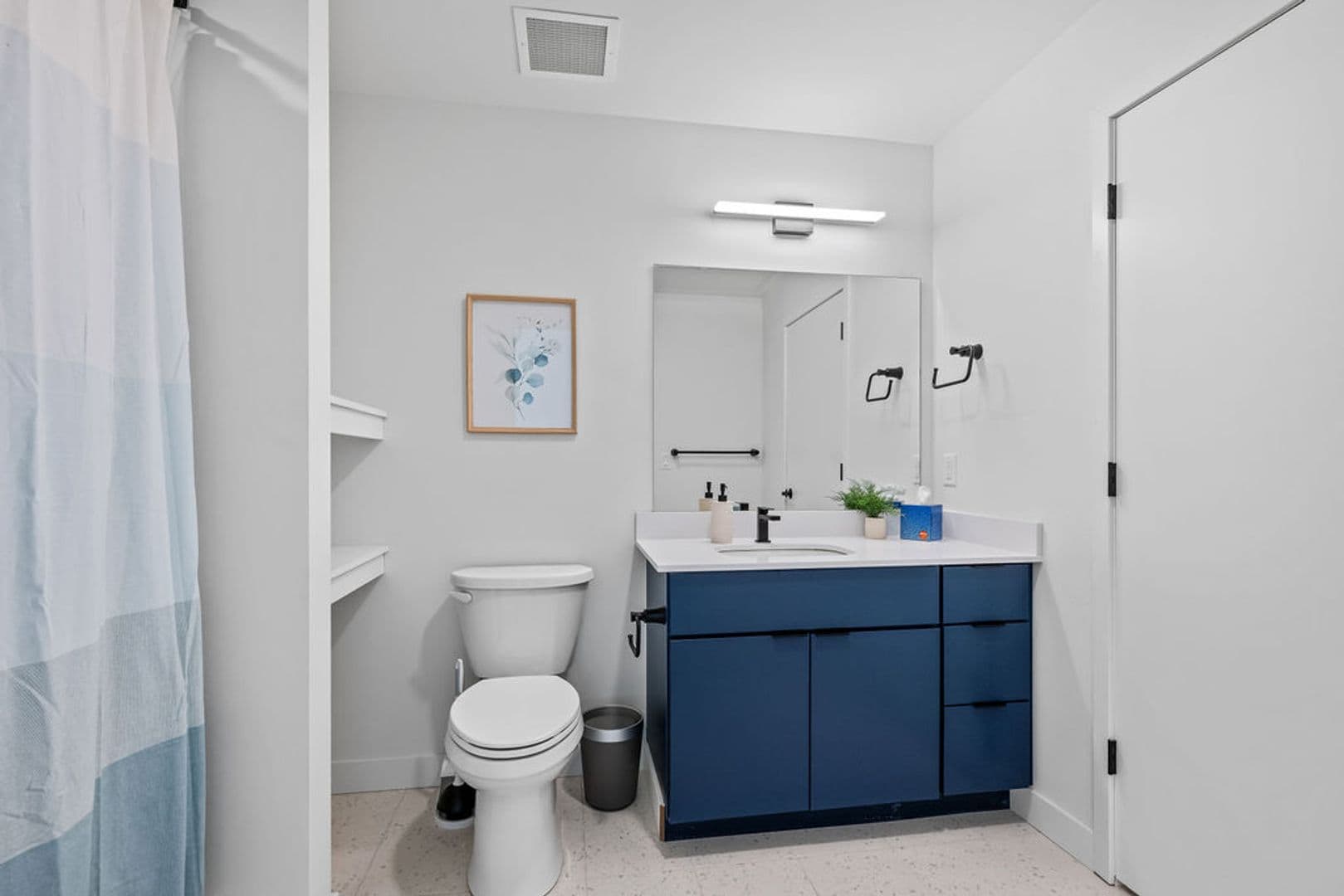 Oshkosh Apartment: 417 Marion Road