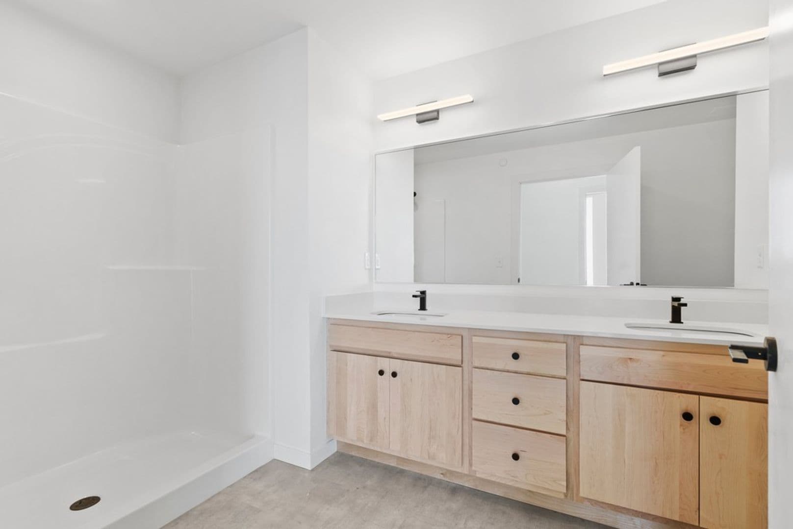 Ashwaubenon Apartment: 686 Mike McCarthy Way