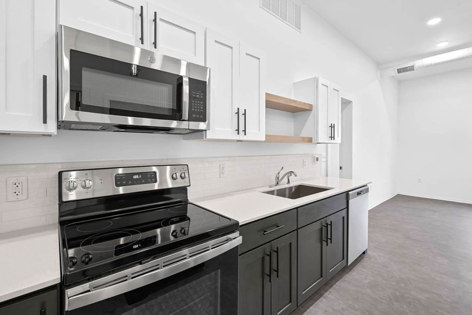 Stevens Point Apartment: 1020 Centerpoint Drive