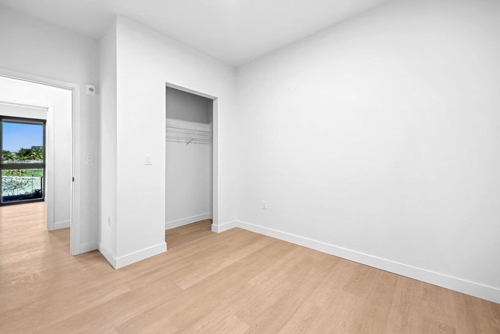 Oshkosh Apartment: 417 Marion Road