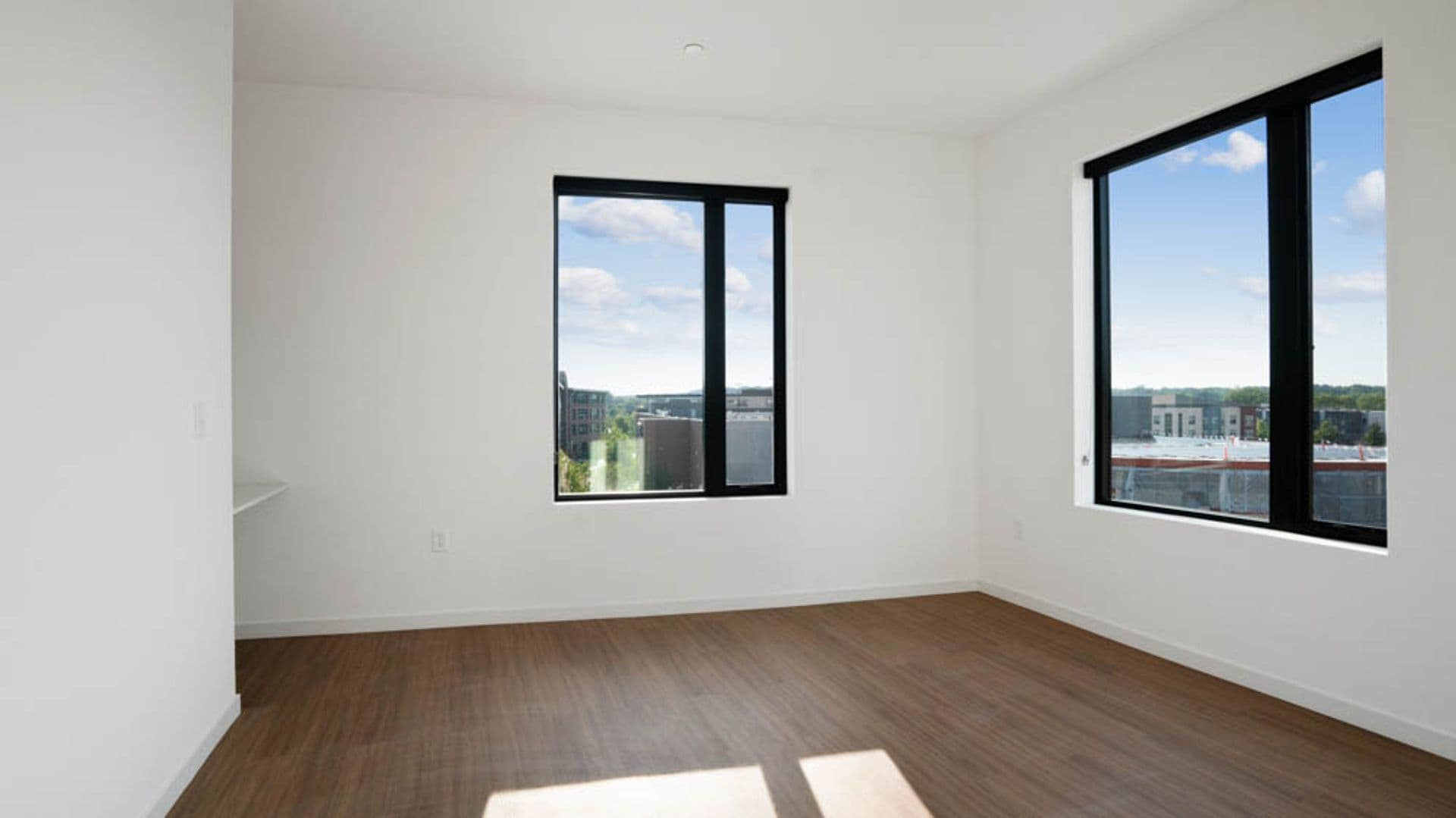 Eau Claire Apartment: 100 N Farwell Street