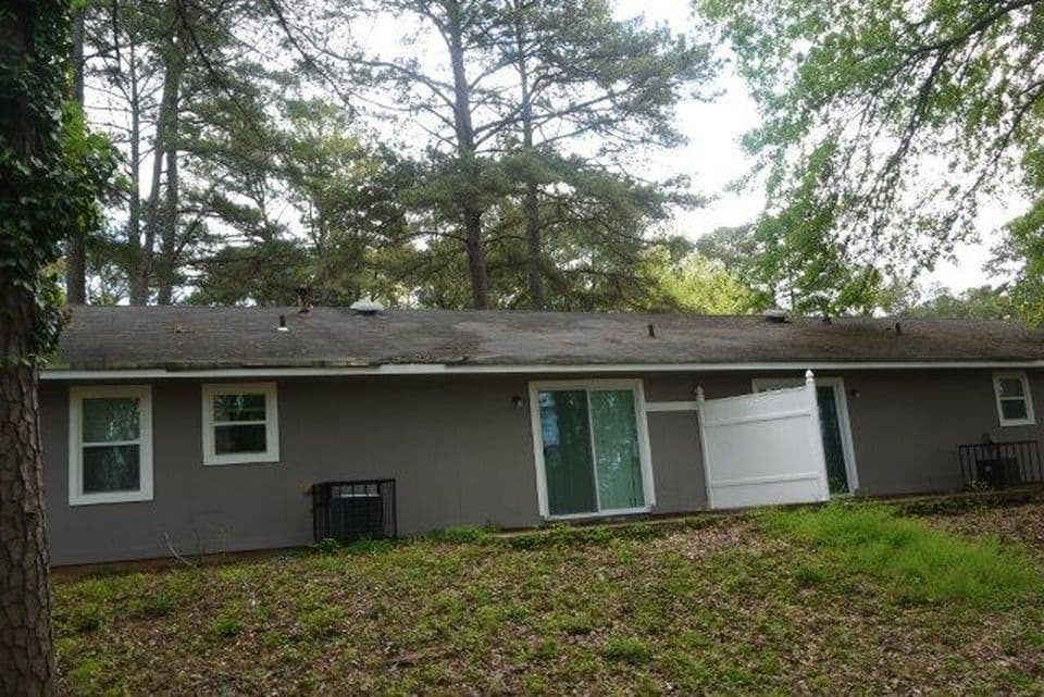 Riverdale House: 8297 Glenwoods Terrace