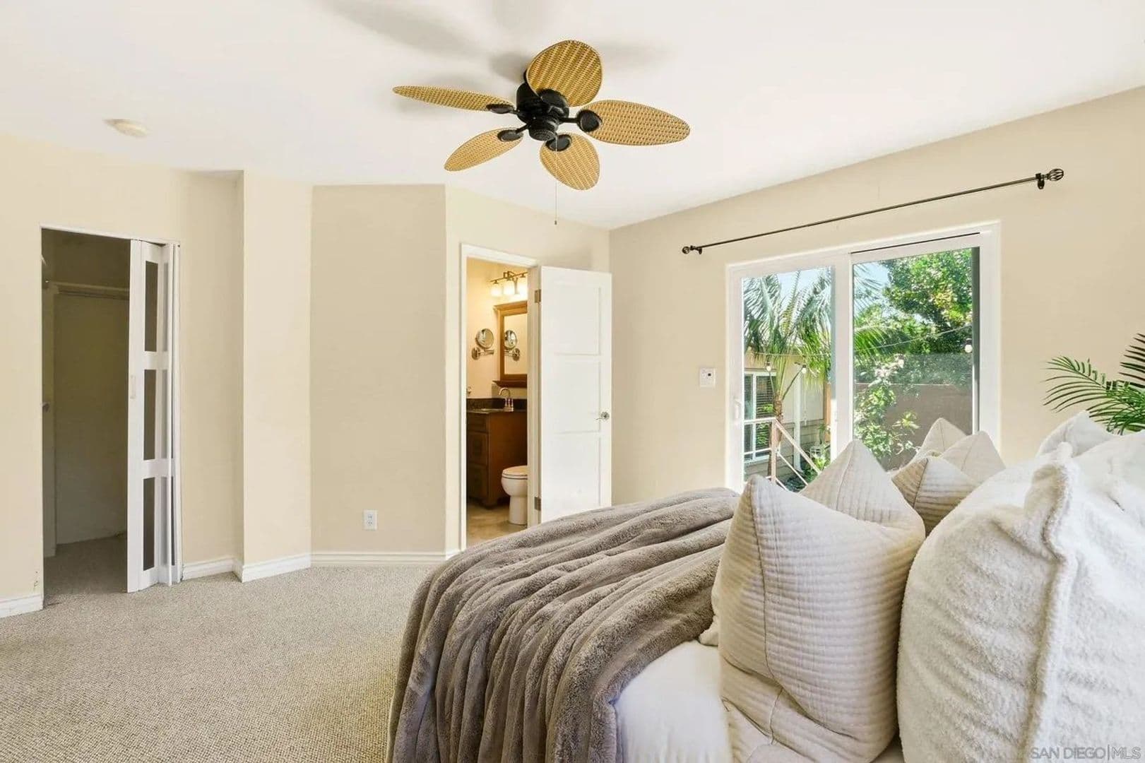San Diego House: 3634 Crown Point Drive