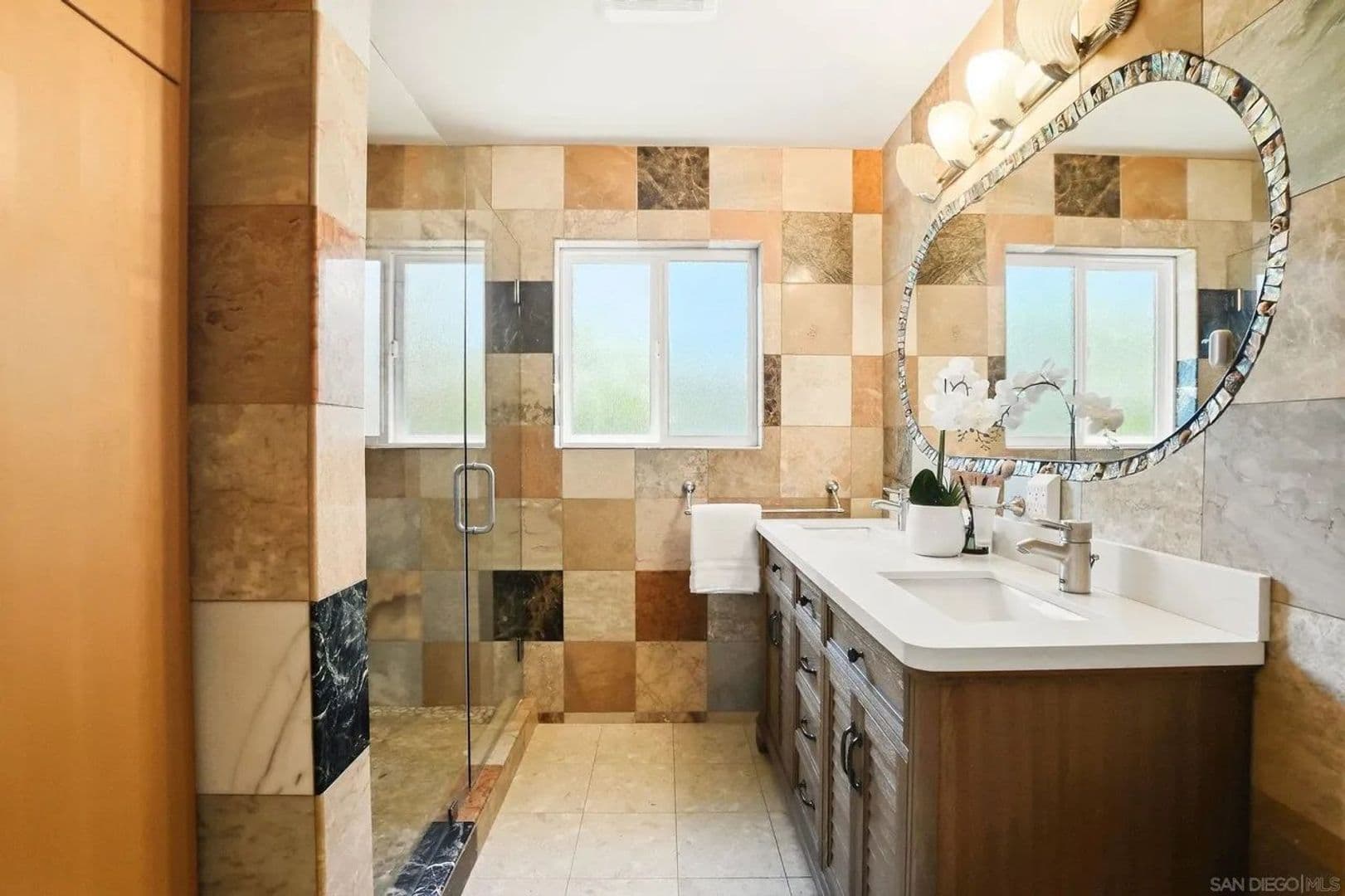 San Diego House: 3634 Crown Point Drive