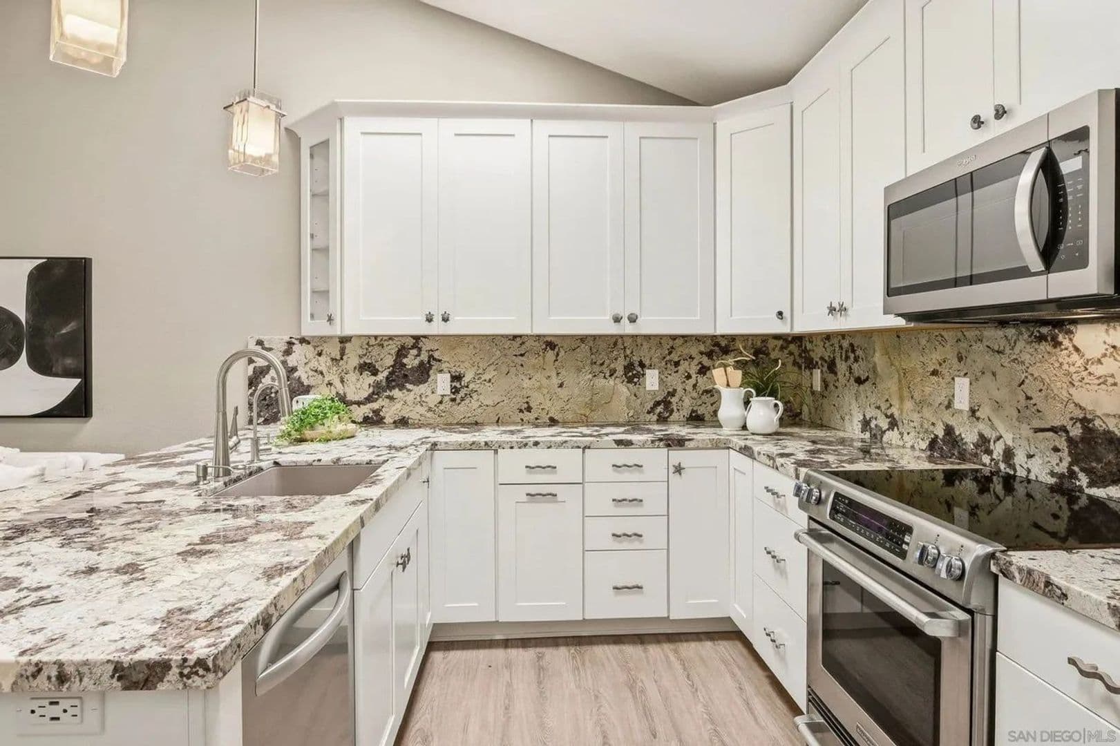 San Diego House: 3634 Crown Point Drive