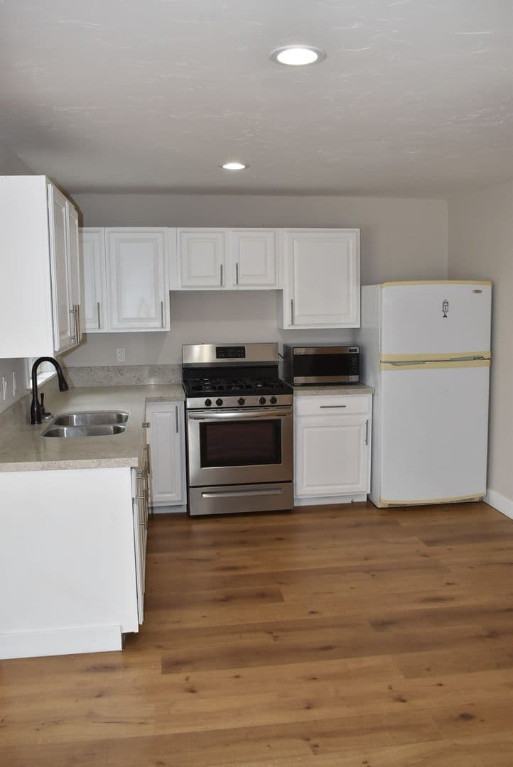 Lakeside House: 13037 Julian Ave -ADU
