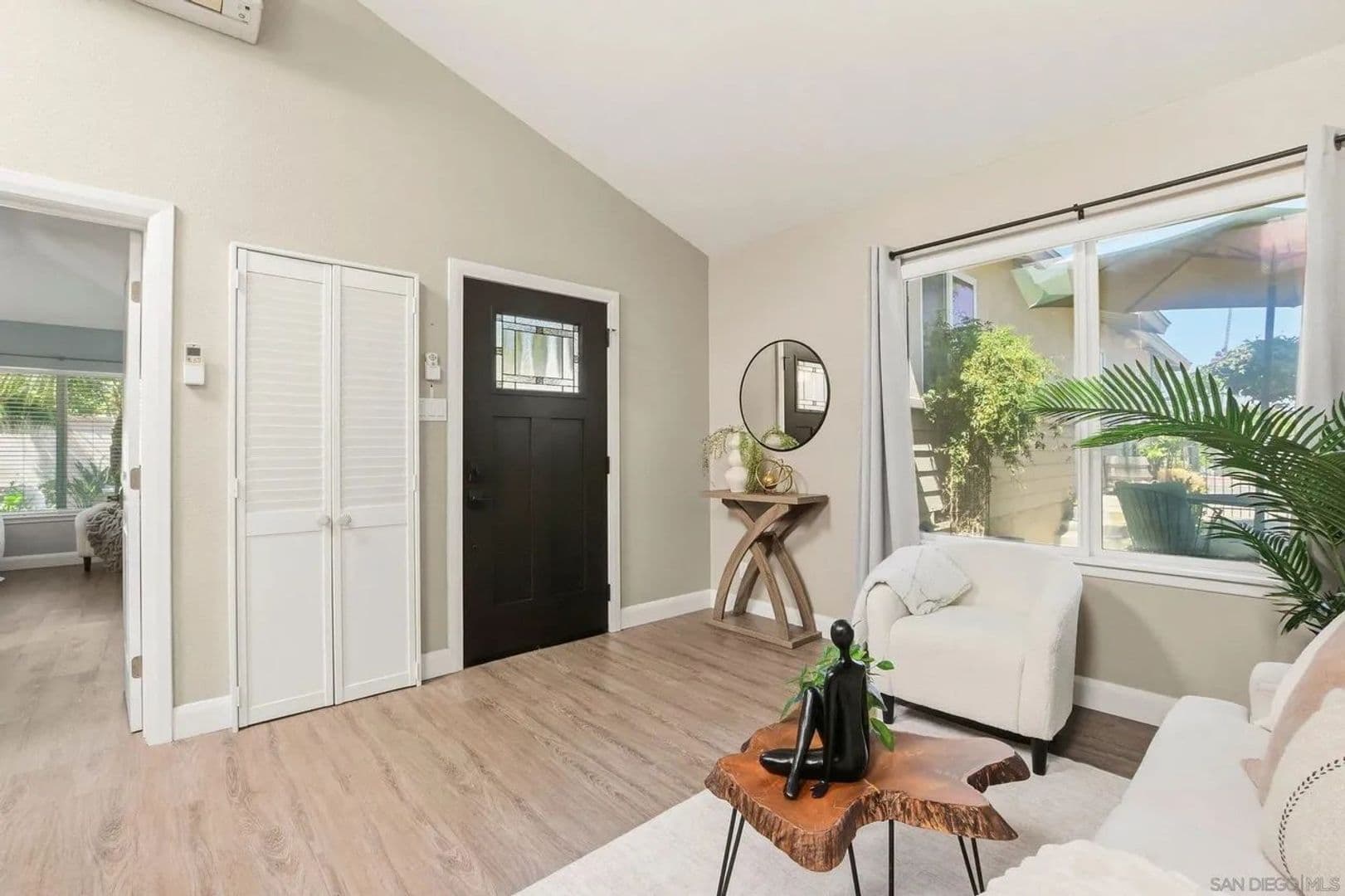 San Diego House: 3634 Crown Point Drive