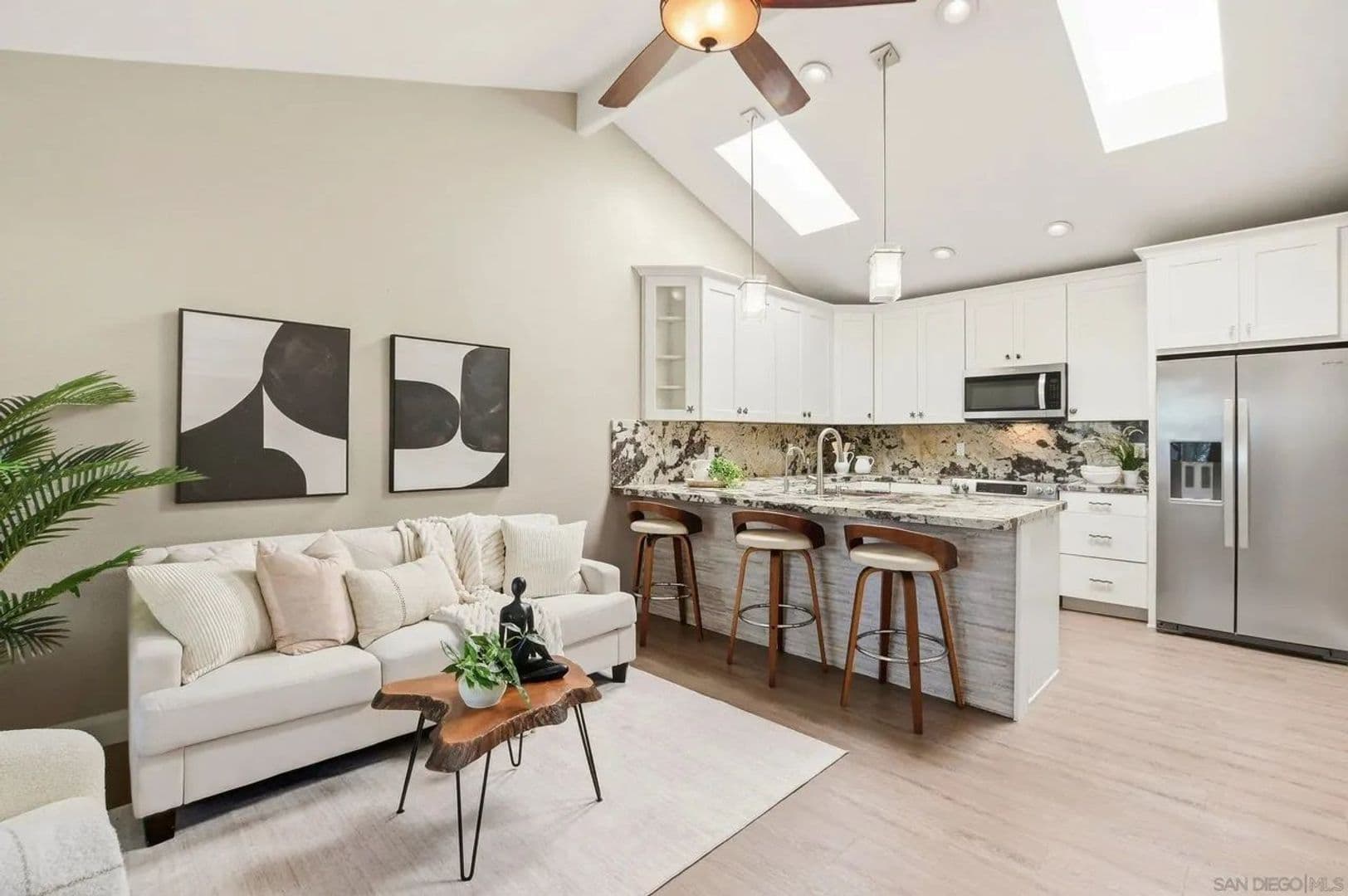 San Diego House: 3634 Crown Point Drive