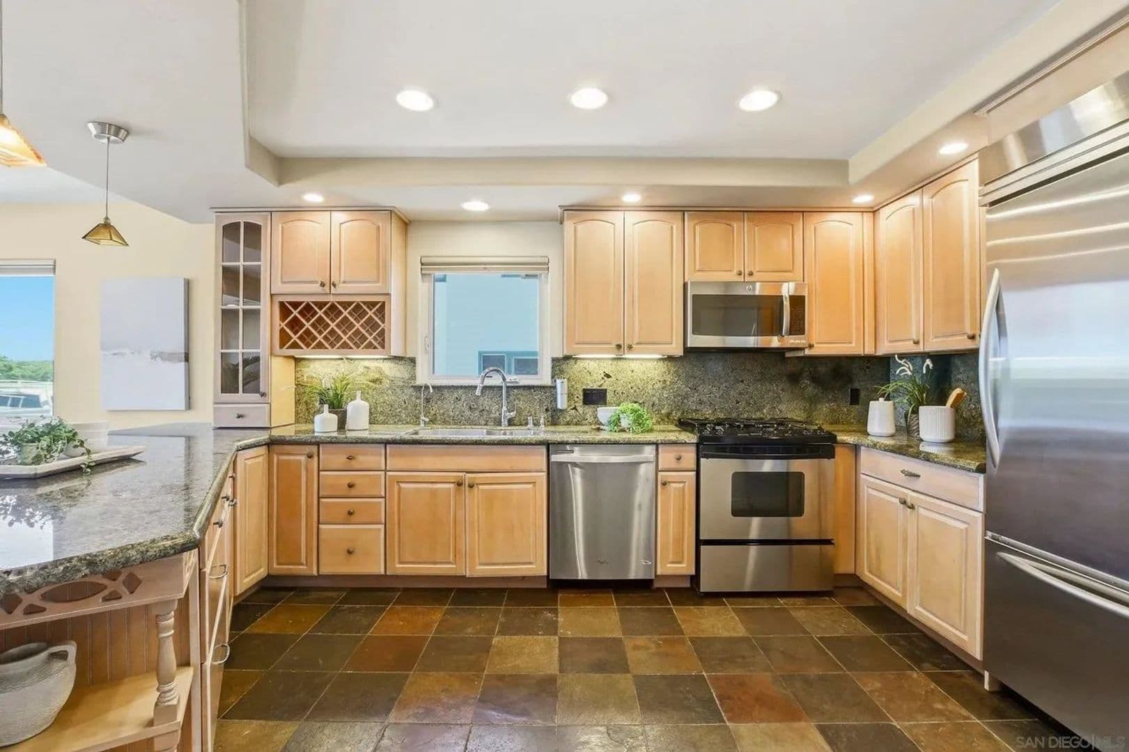San Diego House: 3634 Crown Point Drive