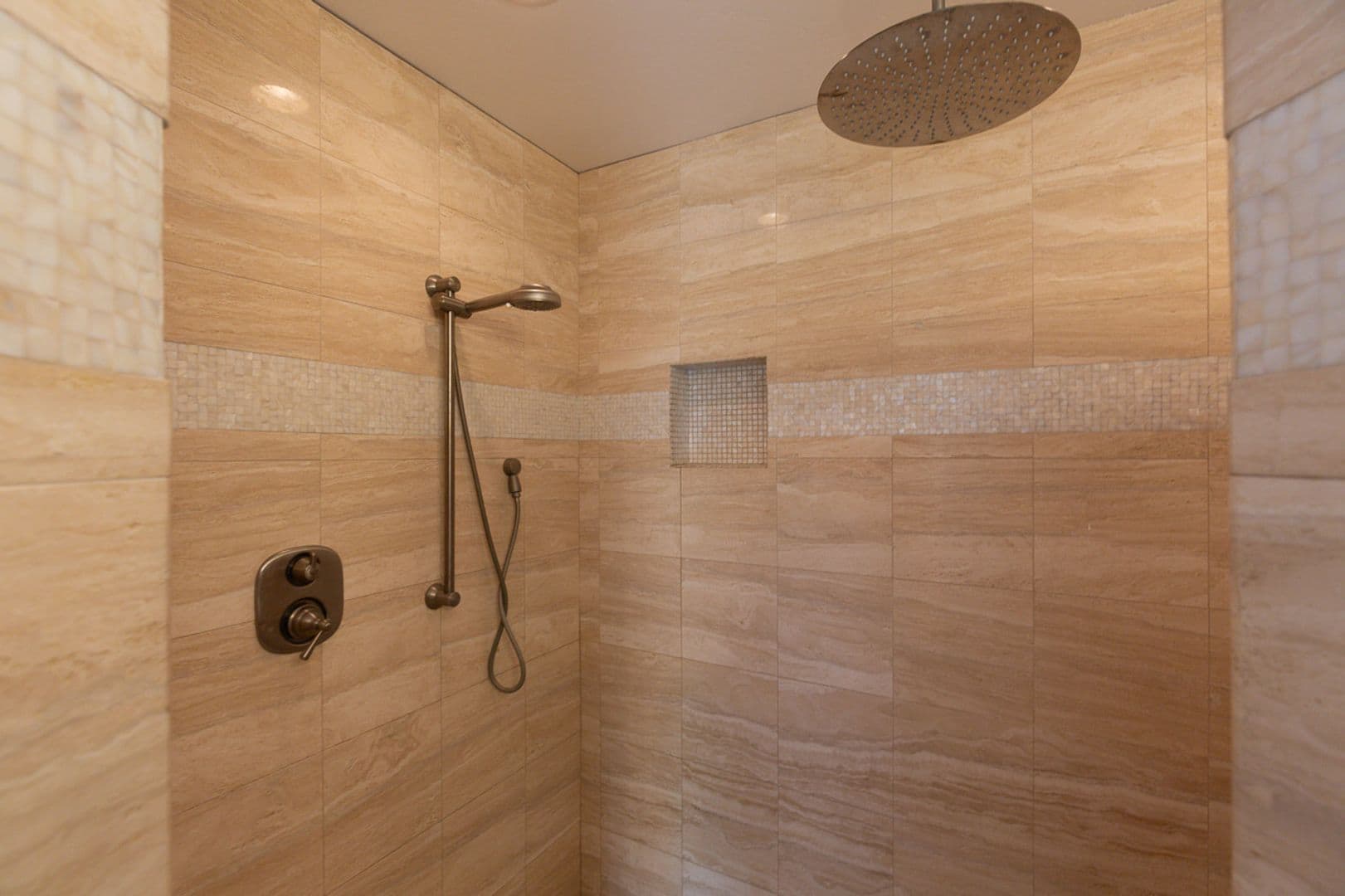 San Diego House: 4557 Saratoga Avenue